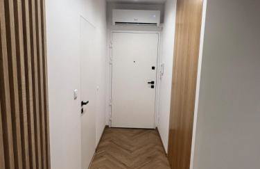 Designerski Apartament Wola - Parking Gratis - Klimatyzacja - Blisko Centrum - SmartTV - Foto 9