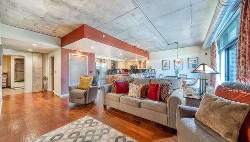 Downtown Condo Above Restaraunts- Free Parking - Foto 4