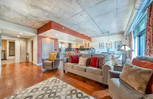 Downtown Condo Above Restaraunts- Free Parking - Foto 3