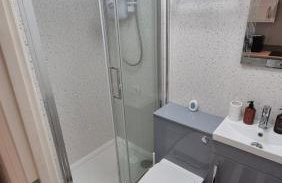 Sleek 1 Bed Flat near Warwick Castle with Parking - Photo 9
