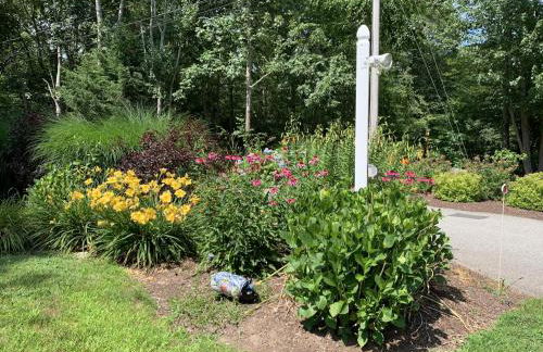 Cozy Bungalow Just Minutes from Mystic, Westerly Beaches, Boating and Casinos! bungalow - Foto 16