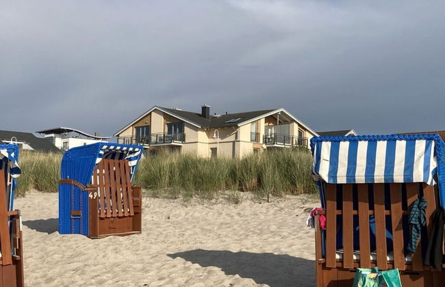 Beach Apartment With sea Views - Photo 27