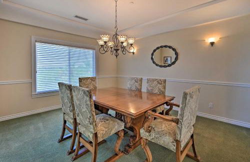 Luxe Vista Getaway with Private Pool and Hot Tub! - Foto 8