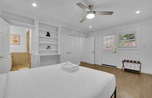 Luxury 7BR Buckhead Oasis w Pool Gameroom Firepit - Foto 27