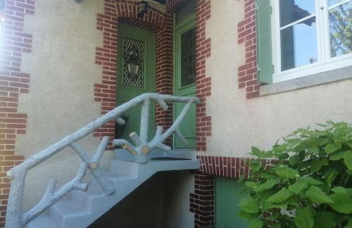 Maison " Bouton d'or" au bord de l'eau, à 10 mn de Tours , meublé classé une étoile - Foto 4