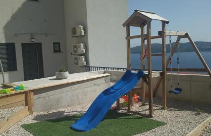 Apartmani D & J with Heated Pool & Stunning Sea View - Photo 31