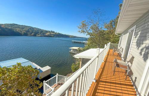 Lakefront Home-3BD25BADockGrillFirepitKayaks - Foto 1