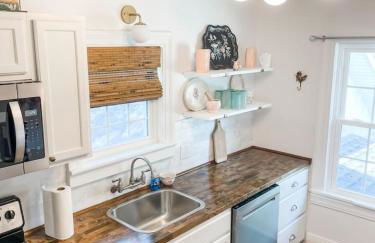 Adorable 1BR Apt. w KING bed 1 m. to square - Foto 31