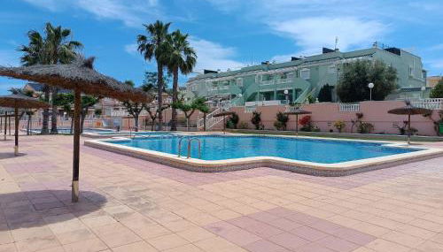 Preciosa casa con terraza y piscina R119 by Novadesta - Foto 2