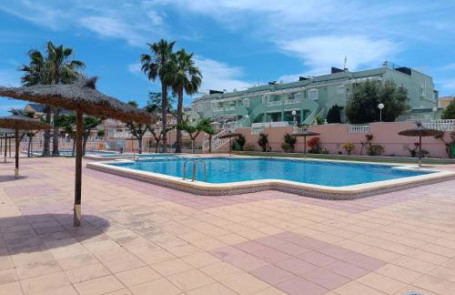 Preciosa casa con terraza y piscina R119 by Novadesta - Foto 2