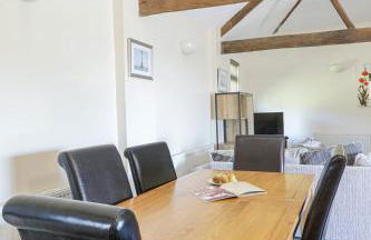 The Old Wagon House views over the fields and sea - Foto 8