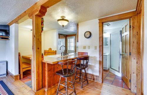 Secluded Stonewall Cabin with Mountain View! - Foto 8