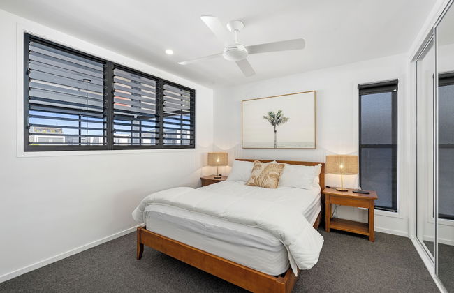 1 Bedroom Modern Townhouse in Casuarina - Photo 2