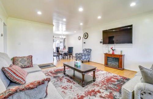 Vacation Rental w Pool &Garden 6 Guests near CSUN - Foto 2