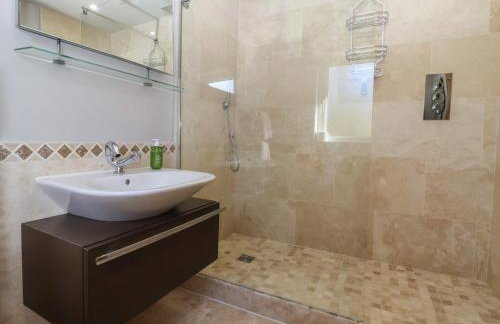 Johns Cottage - Photo 17