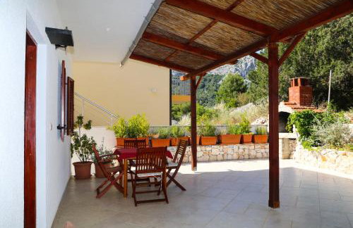 Matea Apartments Milna - Photo 5