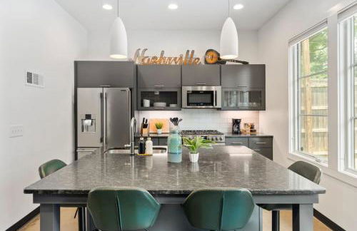 12 South Home WALK to Belmont with Deck and Patio - Foto 19