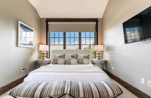 One Village Place 502 by East West Hospitality - Foto 17