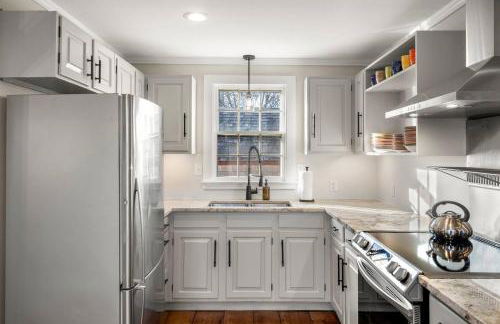 2BR Home|Downtown Rockport w/parking|Walk 2 Ocean - Foto 21