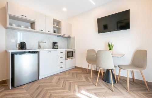 Alysos Luxurious Apartments - Photo 20