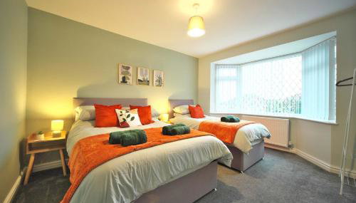 Luxury Bungalow, 3 bedrooms, 5 beds, sleeps 8, transport links, parking, Wi-Fi - Foto 3, towels