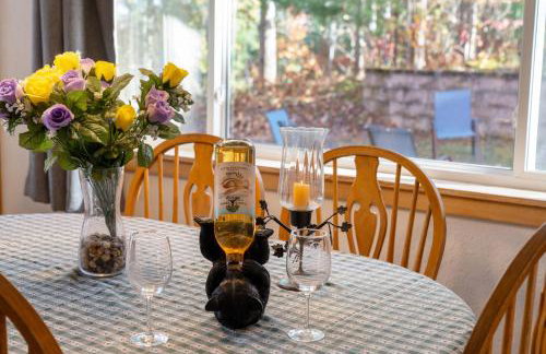 Lakefront Getaway with Kayaks, Fire Pit and Views - Foto 20