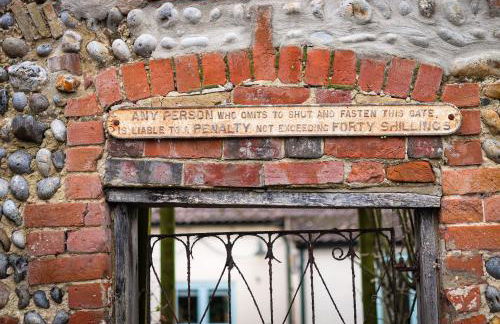 Barn in Happisburgh sleeping 2 and welcoming 5 dogs - close to beach! - Photo 26