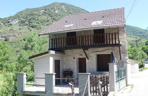 Maison de charme calme entourée de montagne - Foto 1
