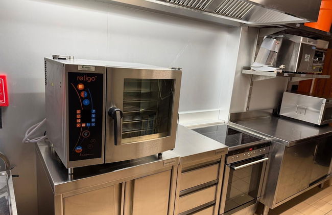 Magnificent Luxury Chateau in Vast Garden with Sauna & Hot Tubs - Photo 25