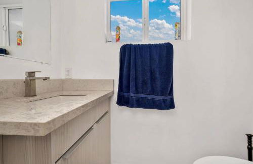 Cozy 3 BR Townhouse with Balcony - Photo 20