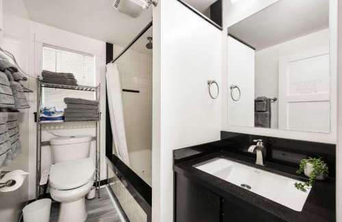 Vintage Charm 3BR Home w Yard Pets Welcome - Foto 5