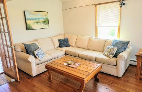 2 Bedroom Matunuck Beach House, 1 Block from Ocean - Foto 3