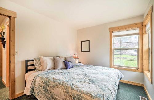 Chalet at Running Y Resort with Wraparound Deck! - Foto 19