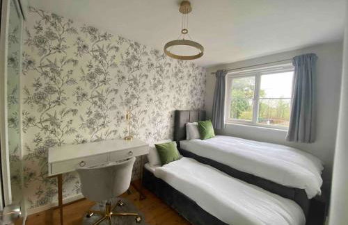 2 Bed House in Hampton - Free parking - Foto 6