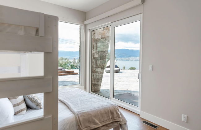 Lakeview Luxury Home in Vineyard w Infinity Pool hot tub - Photo 26