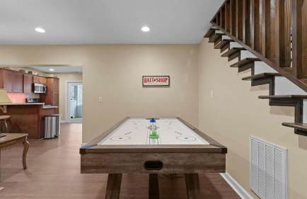 Sleeps 22, Lakefront w/ Private Dock & Pool, 2 Houses Lake Living by Avantstay - Foto 114