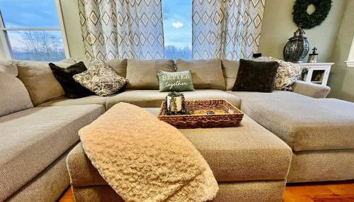 Harmony House - cozy, private mountain home, with firepit and pool table, located 10 minutes from Tryon Equestrian Center, Lake Lure, Local Wineries, and wedding venues - Foto 5