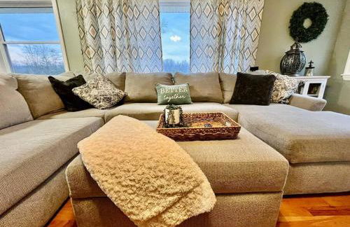 Harmony House - cozy, private mountain home, with firepit and pool table, located 10 minutes from Tryon Equestrian Center, Lake Lure, Local Wineries, and wedding venues - Foto 5