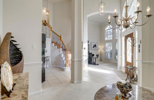 Lake-View Home with Pool Access in Legends Ranch! - Foto 16