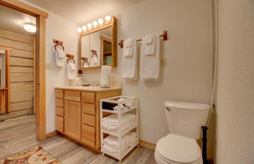 Cozy Augusta Cabin with Furnished Deck and Grill! - Foto 14