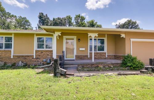 Group Getaway with Private Yard in Wichita! - Foto 27