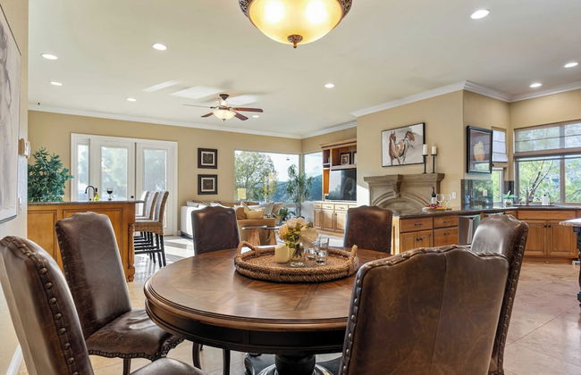 Hilltop Estate w/ Pool, Hot Tub, Fire Pit, Views Cleveland Vista by Avantstay - Foto 27