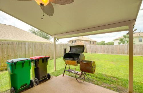 7 Mi to Downtown Baytown Spacious Home with Yard - Foto 25
