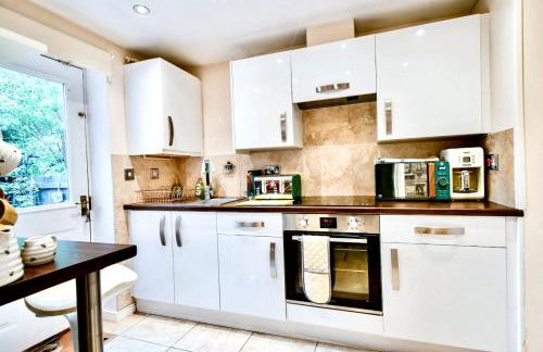 Cosy Garden Accommodation, Private Hot Tub & Four Poster Bed - Photo 5