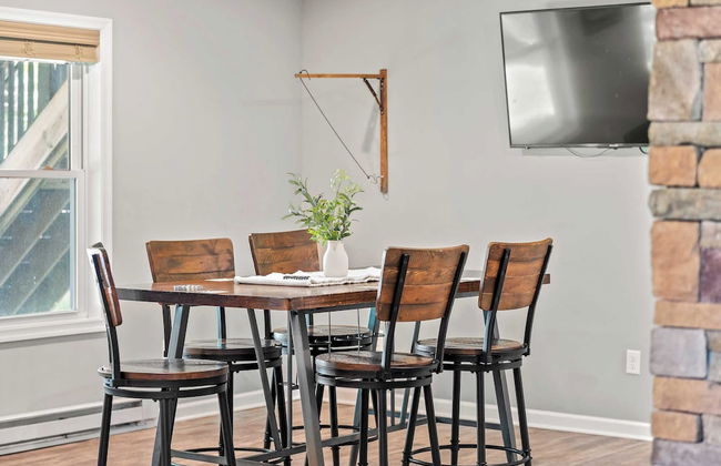 Tavern at the Woods by Avantstay Lakefront Views, Hot Tub, Firepit, Game Room - Foto 18