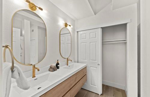 Recently Upgraded House with King Suite, quiet NBHD, Fast Wifi, and Yard - Foto 28