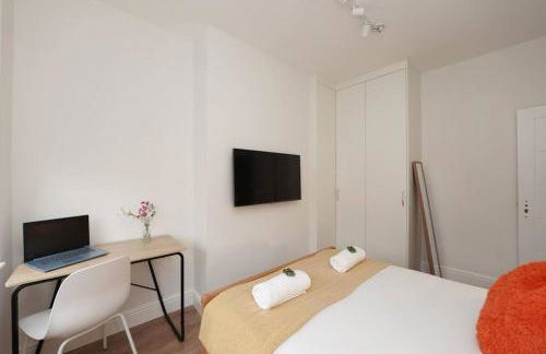 Newly Renovated Modern 4 Bed 3 Bath Apartment London - Foto 64