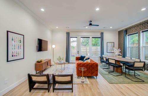 Houston Entertainment Haven - Photo 3