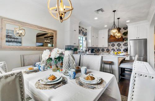 Elegant 4BR Home Guest House Private Yard - Foto 7