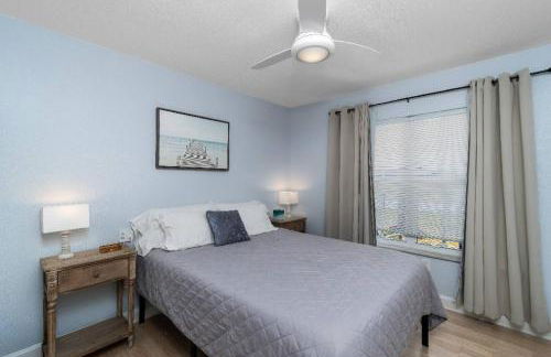 "Canal Dreams" 3 BR2 BA pool home on the canal - Foto 50